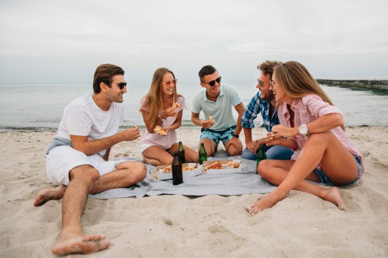 comida praia verão amigos